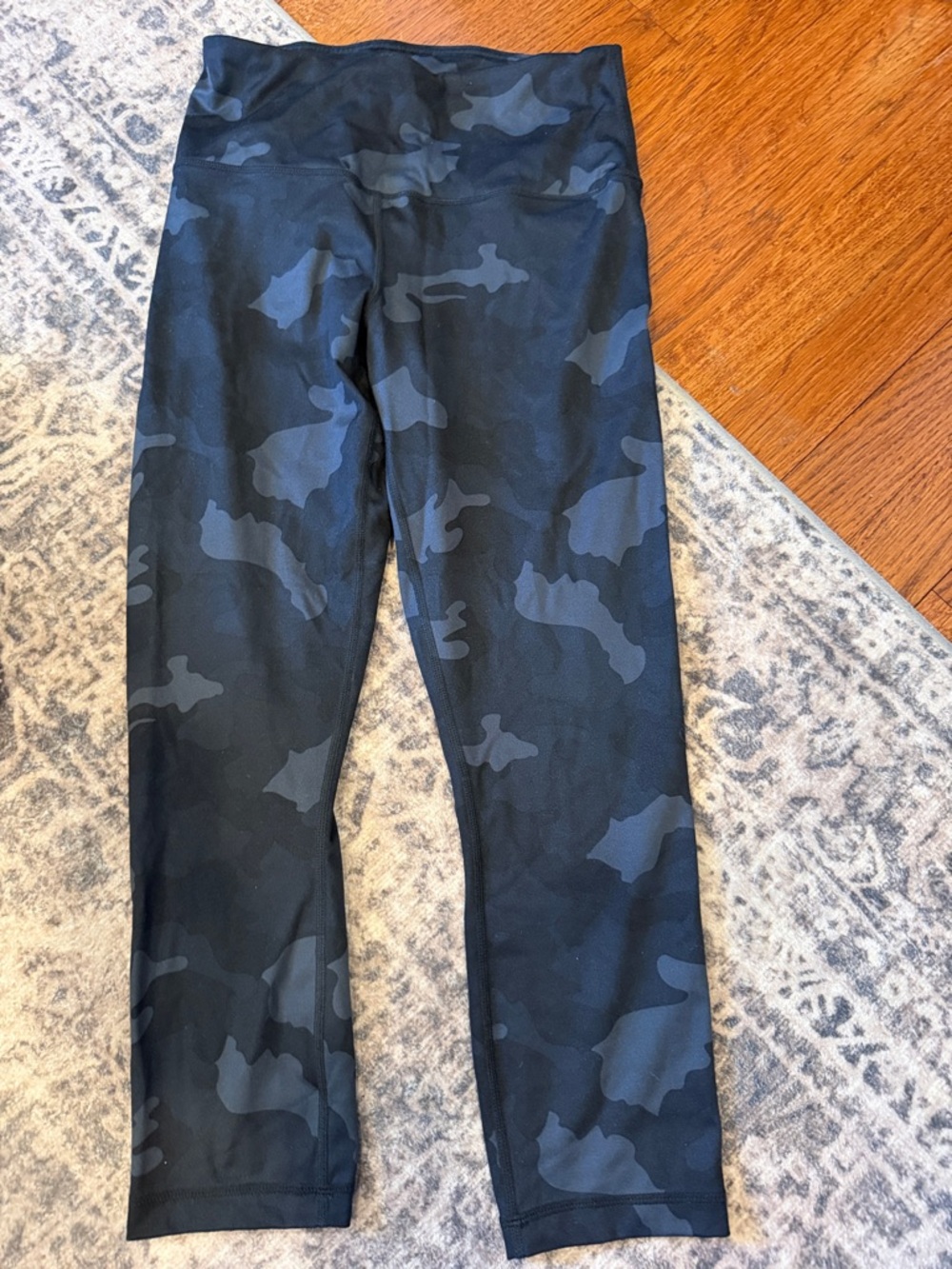Yogalicious Black & Dark Gray Camo Leggings cropped